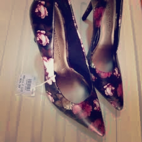 Christian Siriano Shoes - Christian Soriano floral pumps sz 7.5